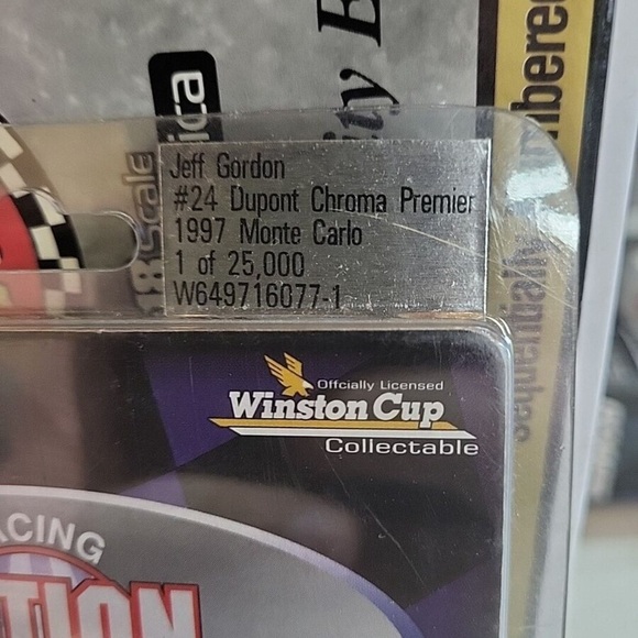 Jeff Gordon DuPont Chroma Premier 1:64 Die-Cast Car - Picture 4 of 4